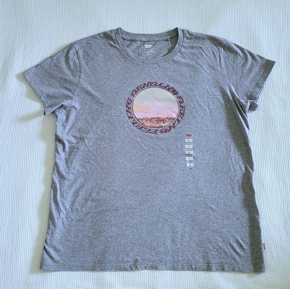 Levi's Heather Grey "Feeling Sensing Seeing" Graphic Tee👕 - NWT